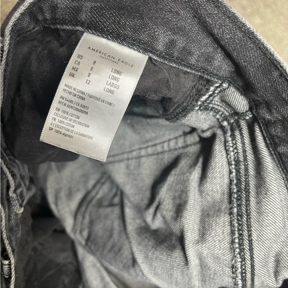 American Eagle Outfitters Women's Jeans Button Fly Black Denim Size 8 Distressed - Picture 6 of 6